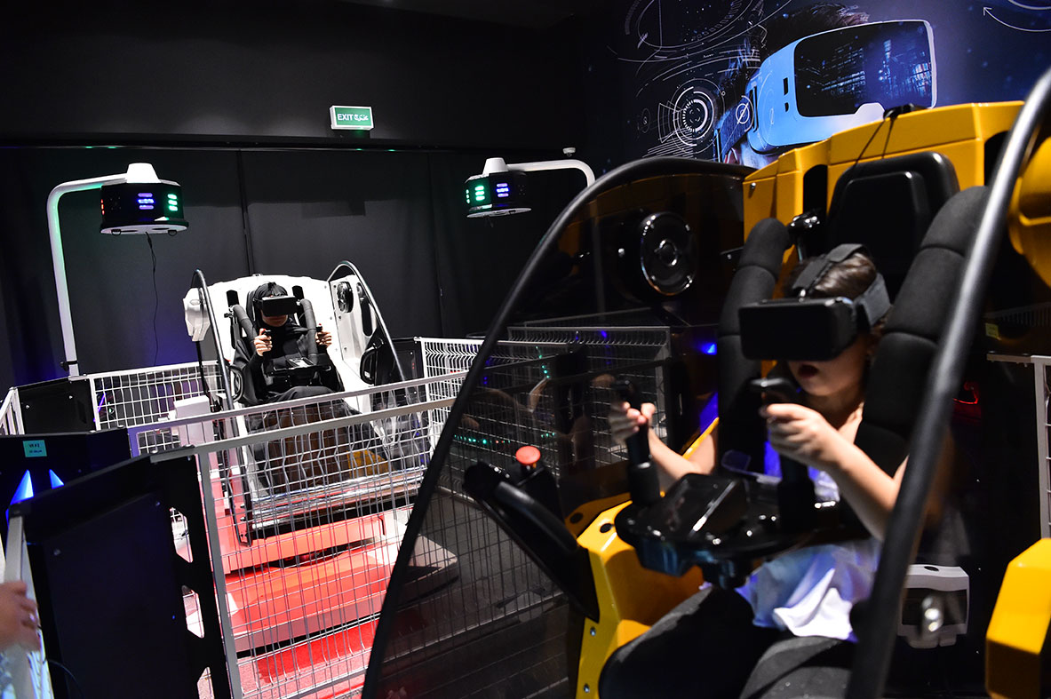 Vr Cosmopolis Starblade Virtual Reality - Megapolis Entertaiment Center